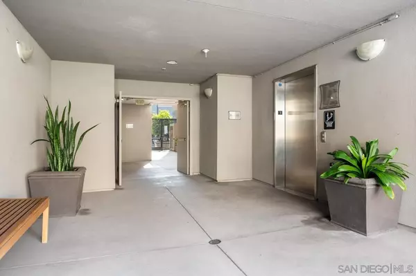 San Diego, CA 92130,3877 Pell Place #313