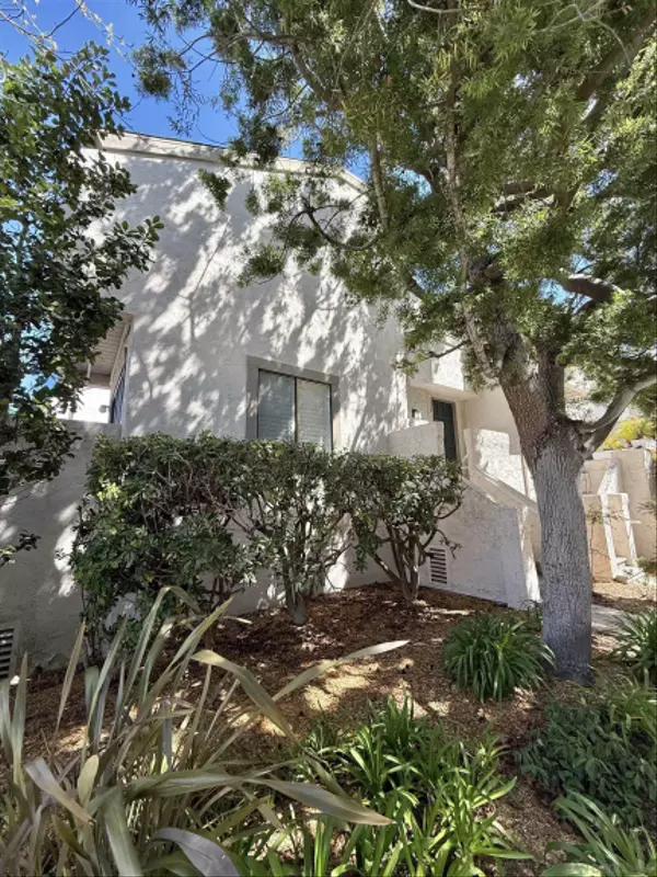 La Jolla, CA 92037,8490 Via Sonoma #12