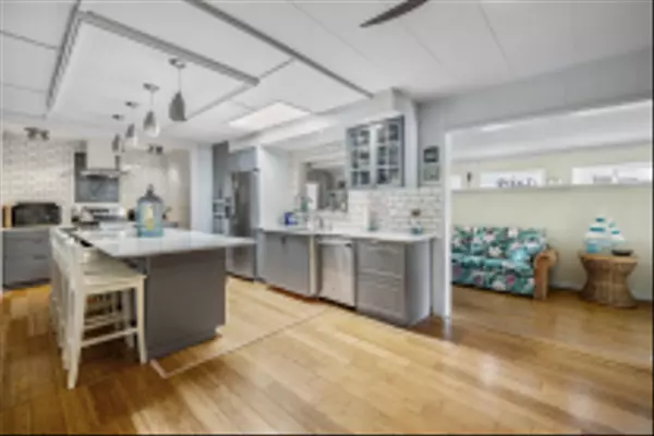 Carlsbad, CA 92011,7203 San Luis St #166