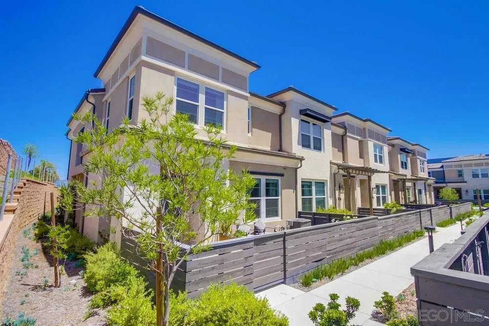 1205 Sunrise View #105, San Marcos, CA 92078