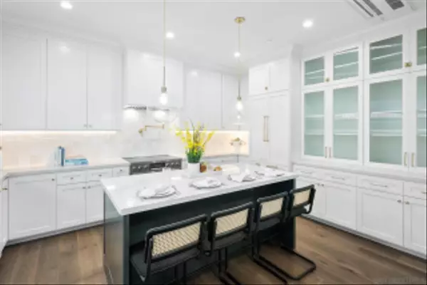 Coronado, CA 92118,741 G Avenue