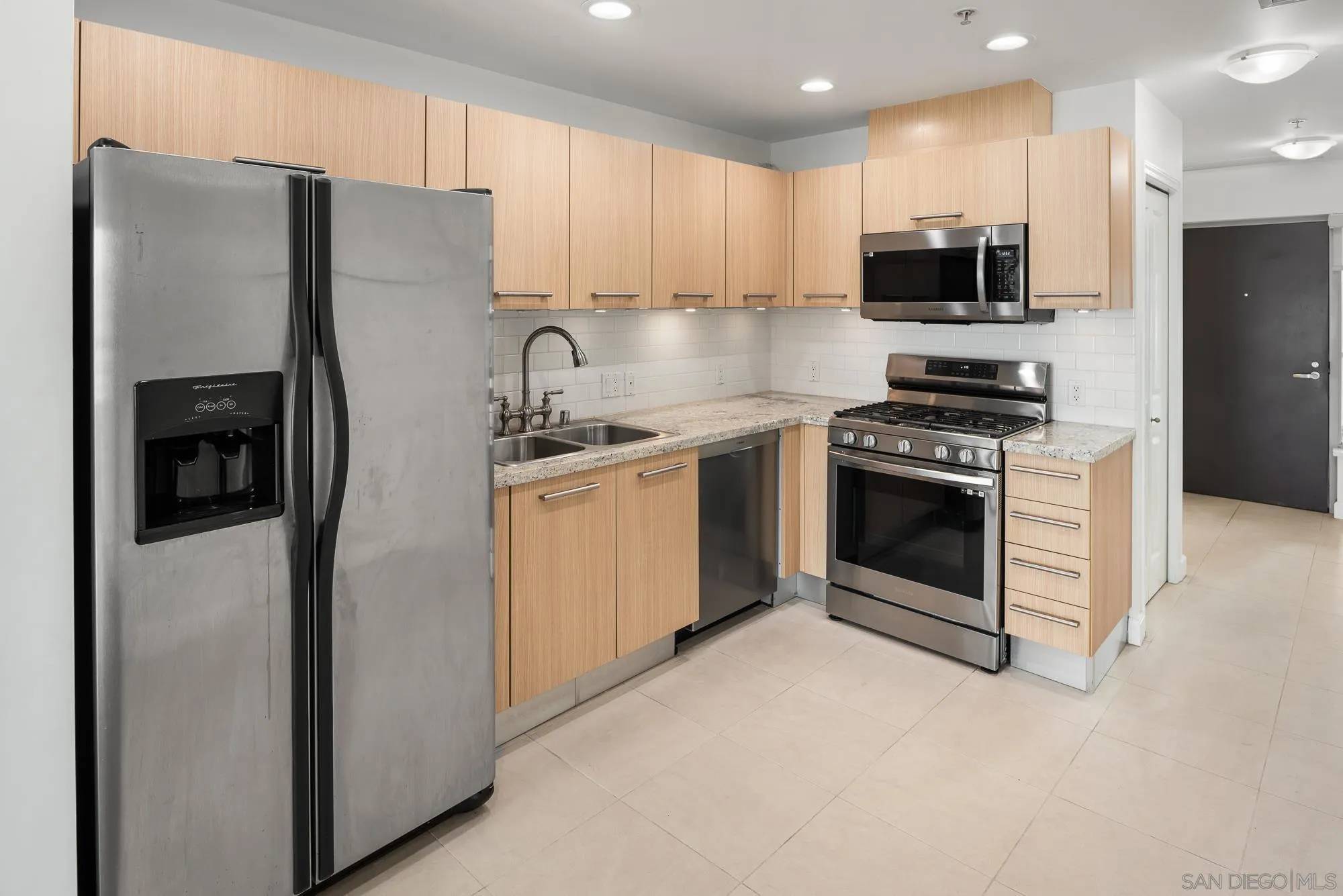 San Diego, CA 92101,825 W Beech Street #402