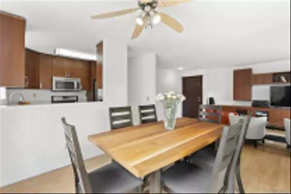 San Diego, CA 92127,11353 Avenida De Los Lobos #B