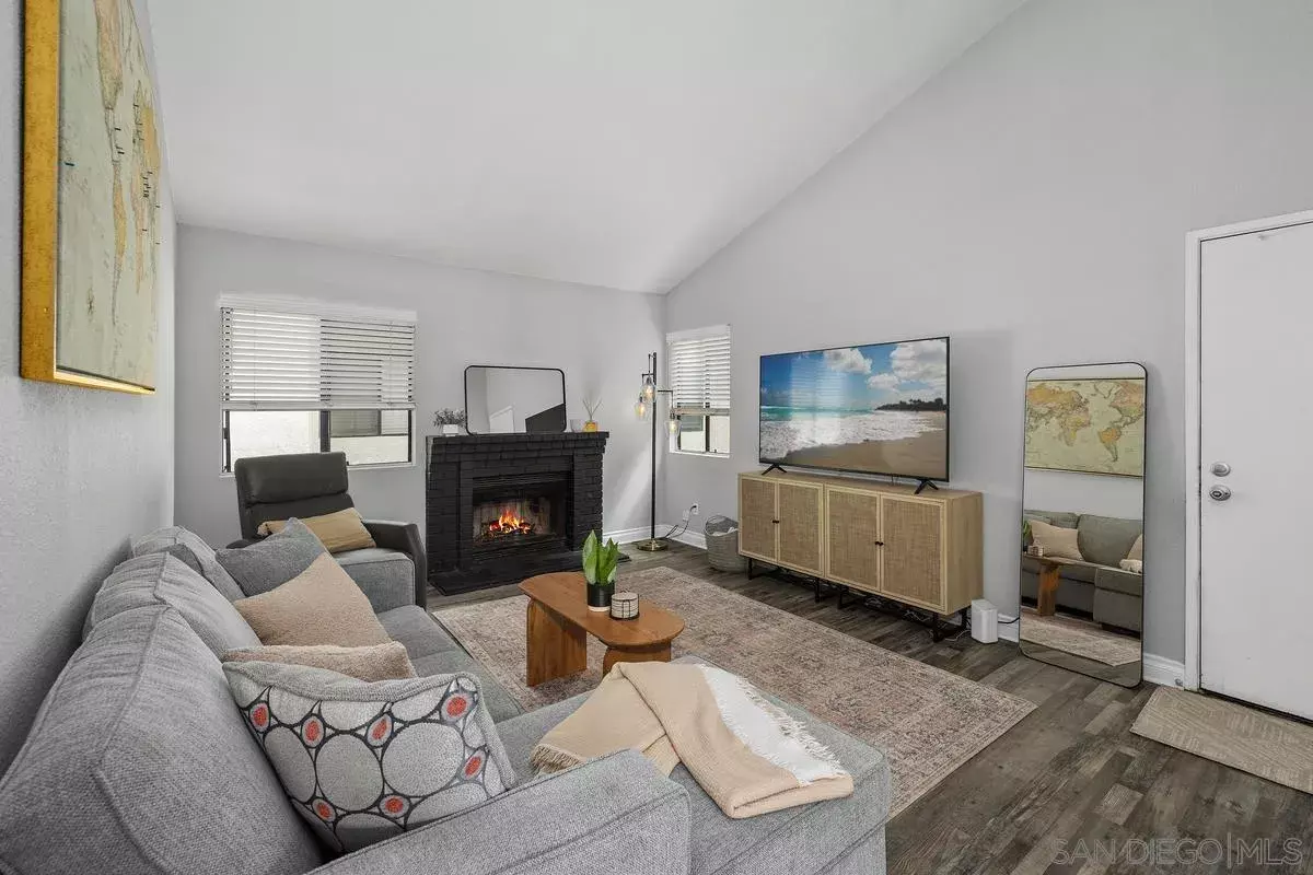 Lakeside, CA 92040,12741 Laurel St. #61