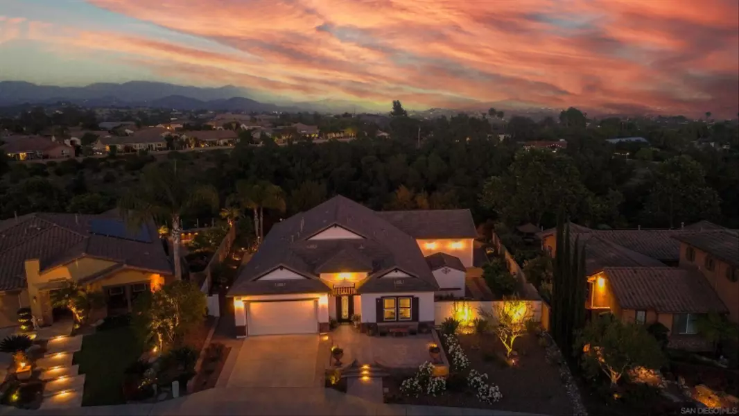 1961 James Gaynor St, Fallbrook, CA 92028