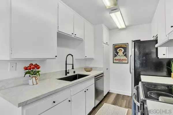 La Jolla, CA 92037,8515 Villa La Jolla Drive #C
