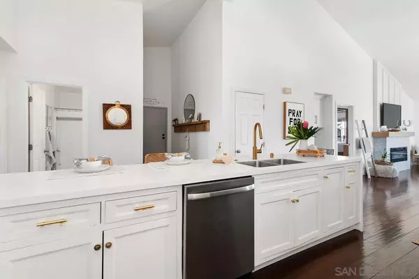 Carlsbad, CA 92008,832 Kalpati Cir #H