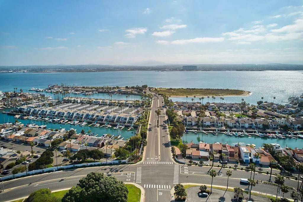 Coronado, CA 92118,105 Antigua Ct