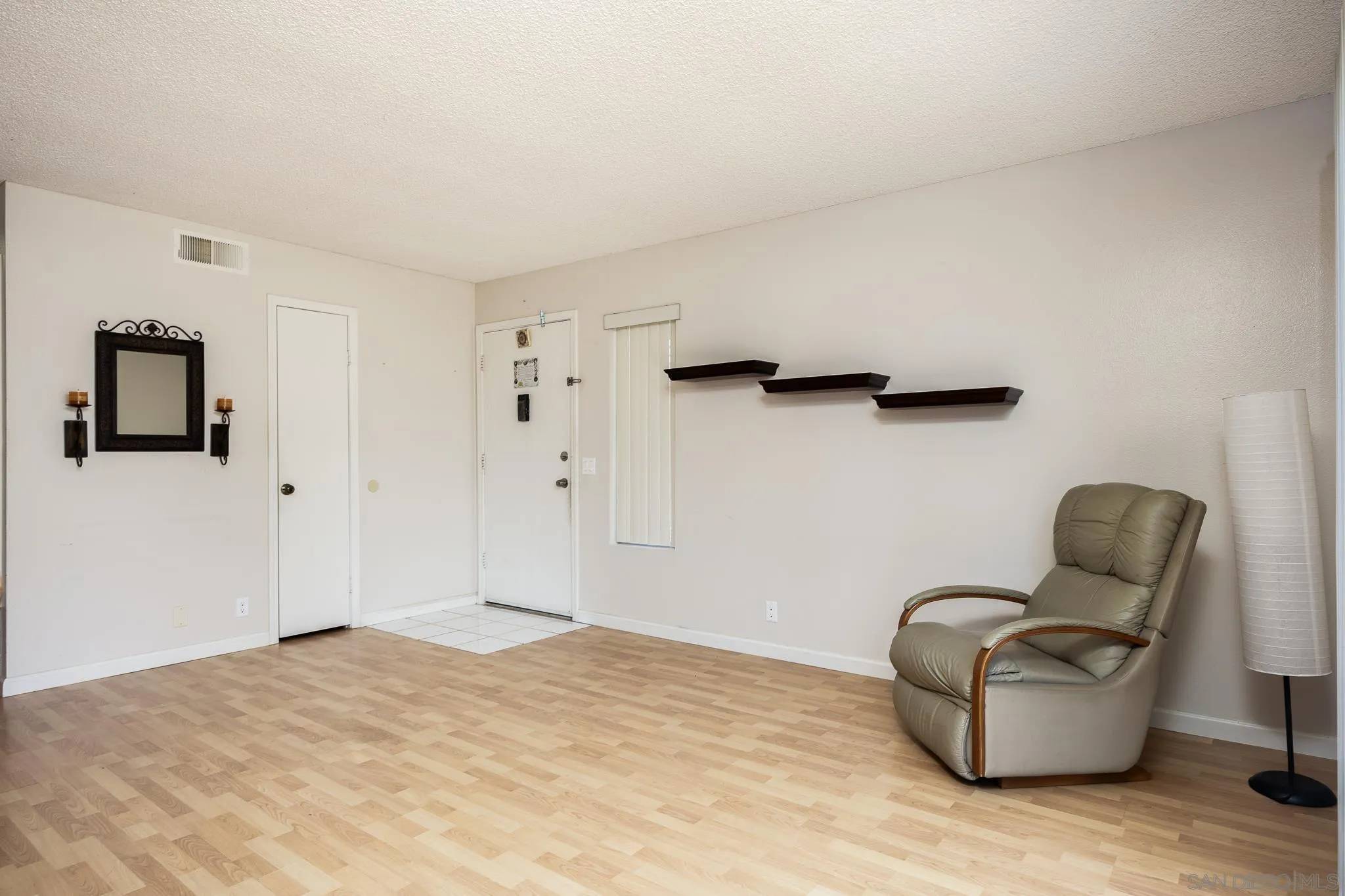 San Diego, CA 92139,6880 Bear River Row #1