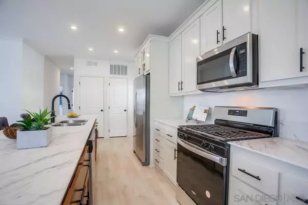 Carlsbad, CA 92011,7025 San Bartolo St ##42
