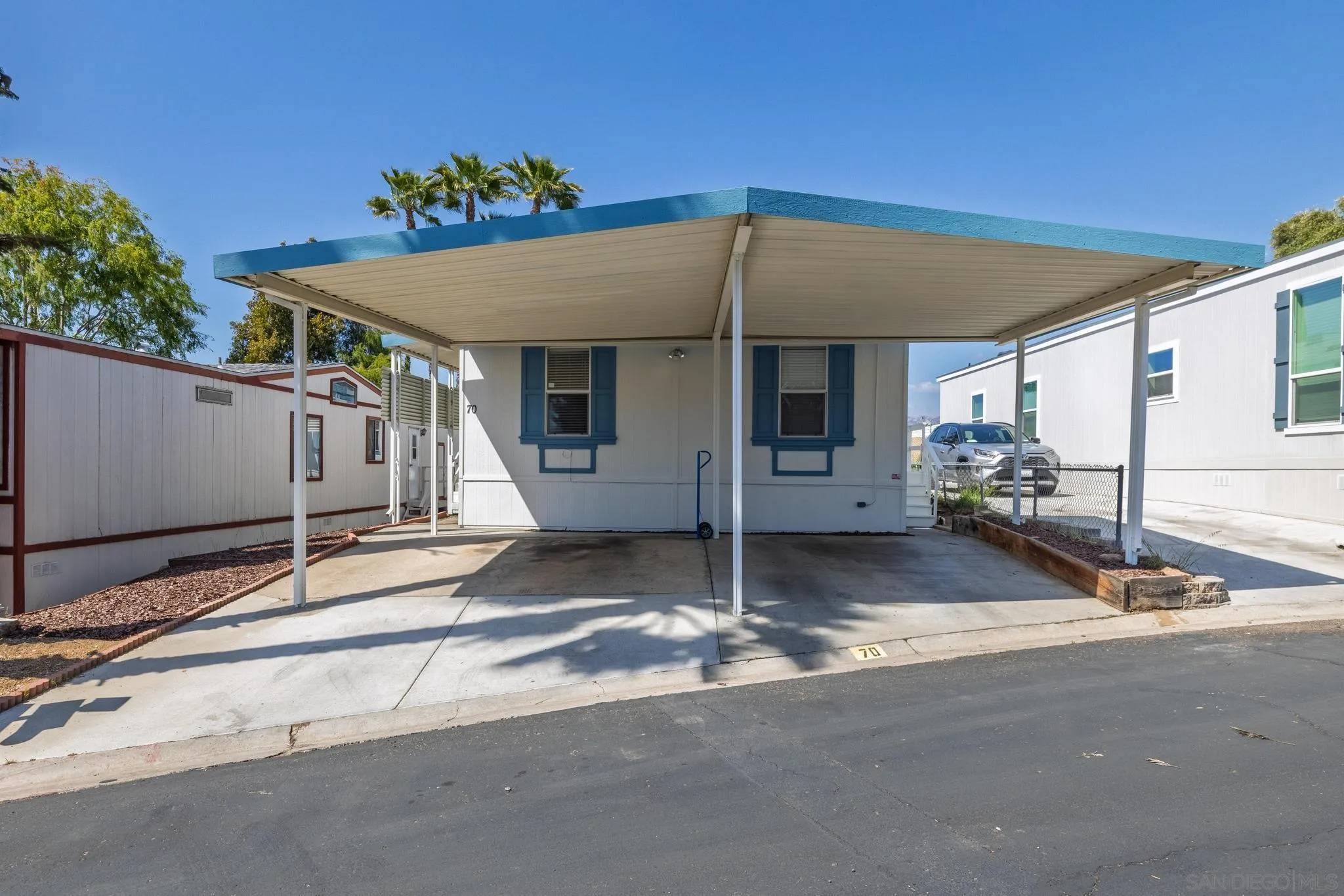 Lakeside, CA 92040,13450 HWY 8 Business