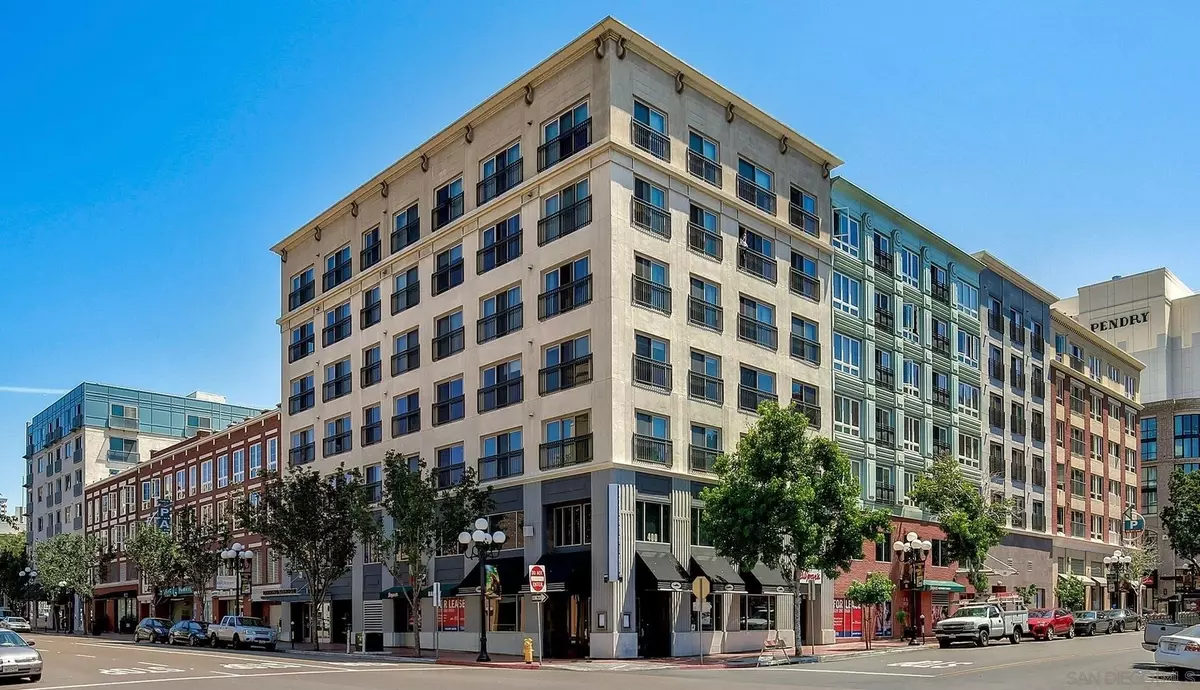 San Diego, CA 92101,445 Island Ave #702