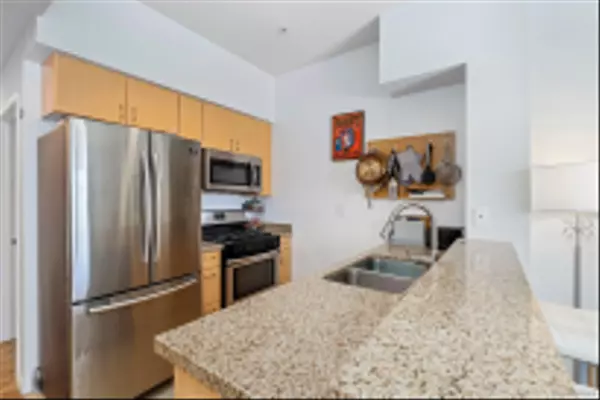 San Diego, CA 92101,445 Island Ave #702