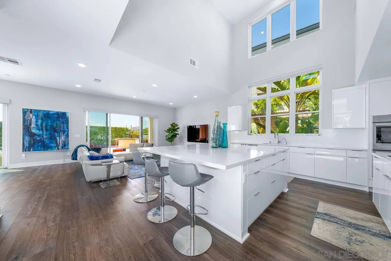 San Diego, CA 92130,13722 Canyon Loop Trl