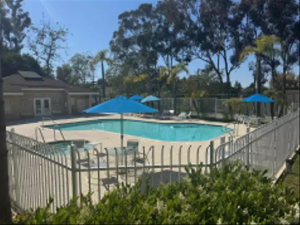 Vista, CA 92083,225 Diamond Way #212