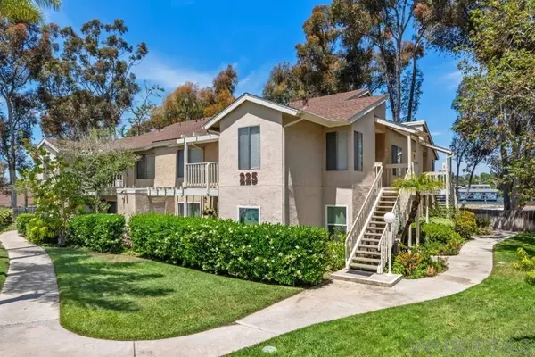 Vista, CA 92083,225 Diamond Way #212
