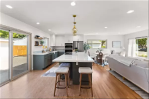 San Diego, CA 92109,1154 Sapphire Street