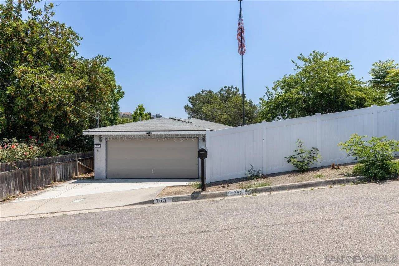 753 La Presa Ave, Spring Valley, CA 91977
