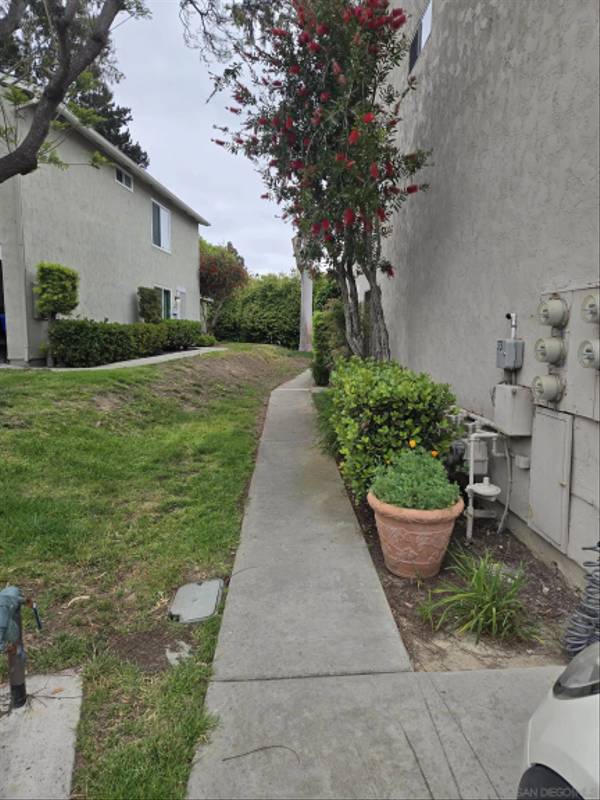 San Diego, CA 92122,7833 Camino Huerta