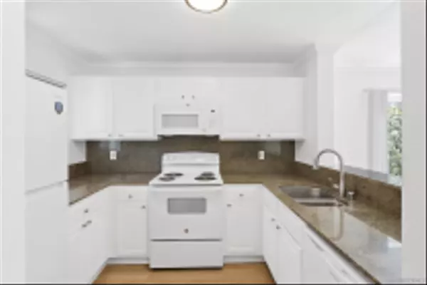 San Diego, CA 92122,7425 CHARMANT DR #2614