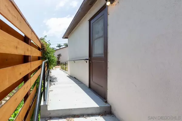 Coronado, CA 92118,231 E