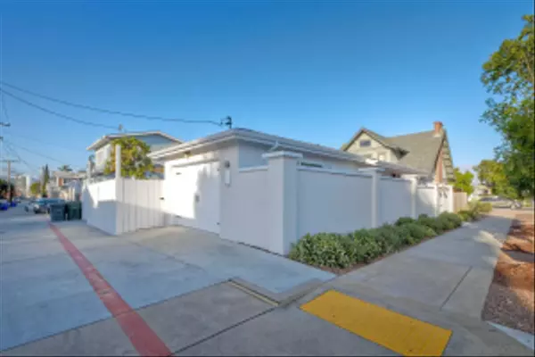 Coronado, CA 92118,1221 4th St