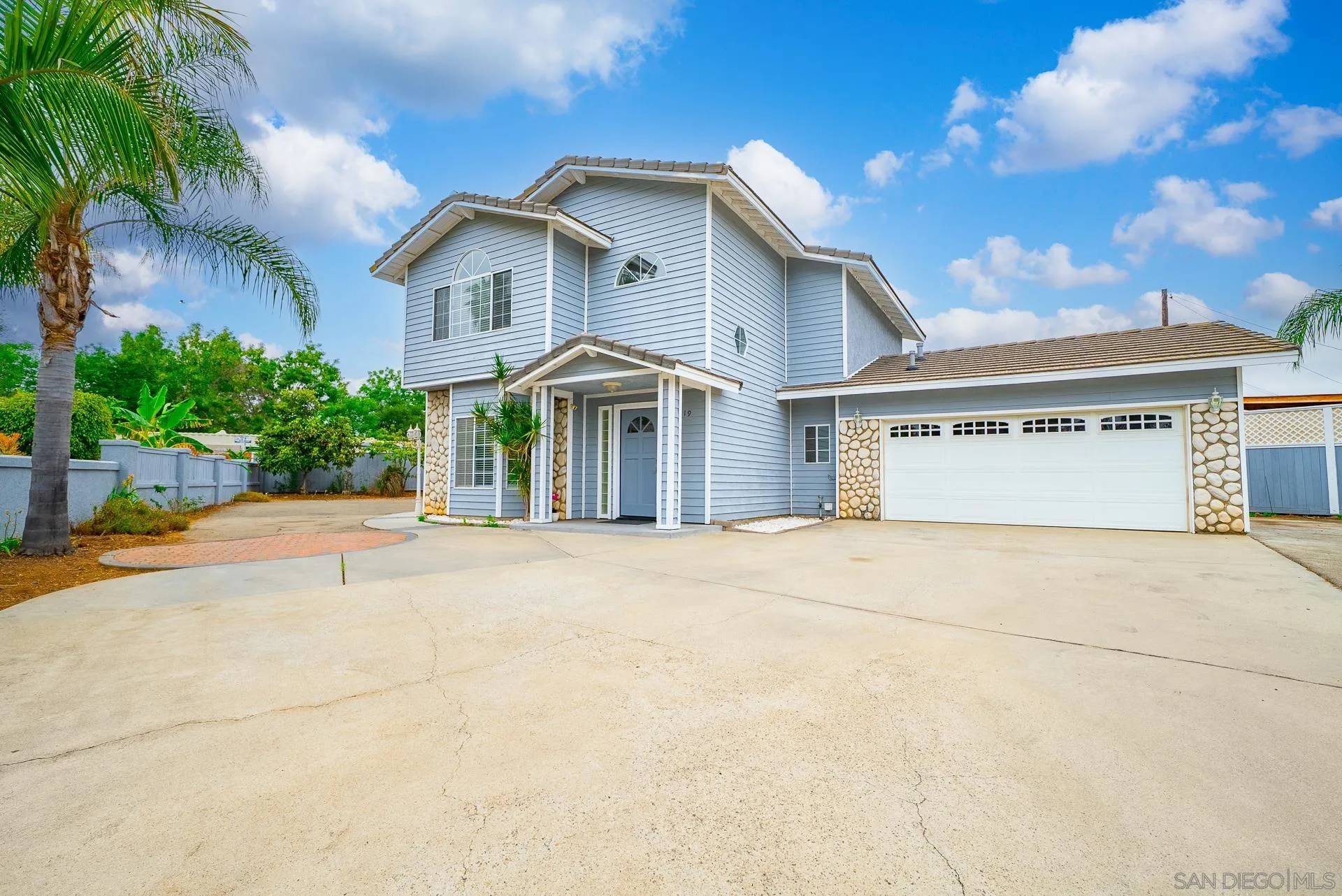 Vista, CA 92083,119 Smilax Rd