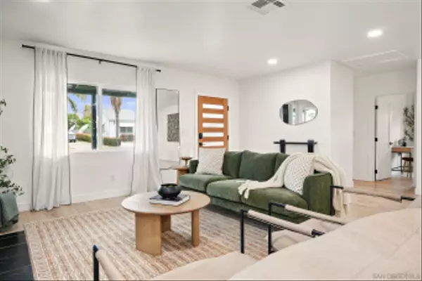 San Diego, CA 92102,4817 Lyon St