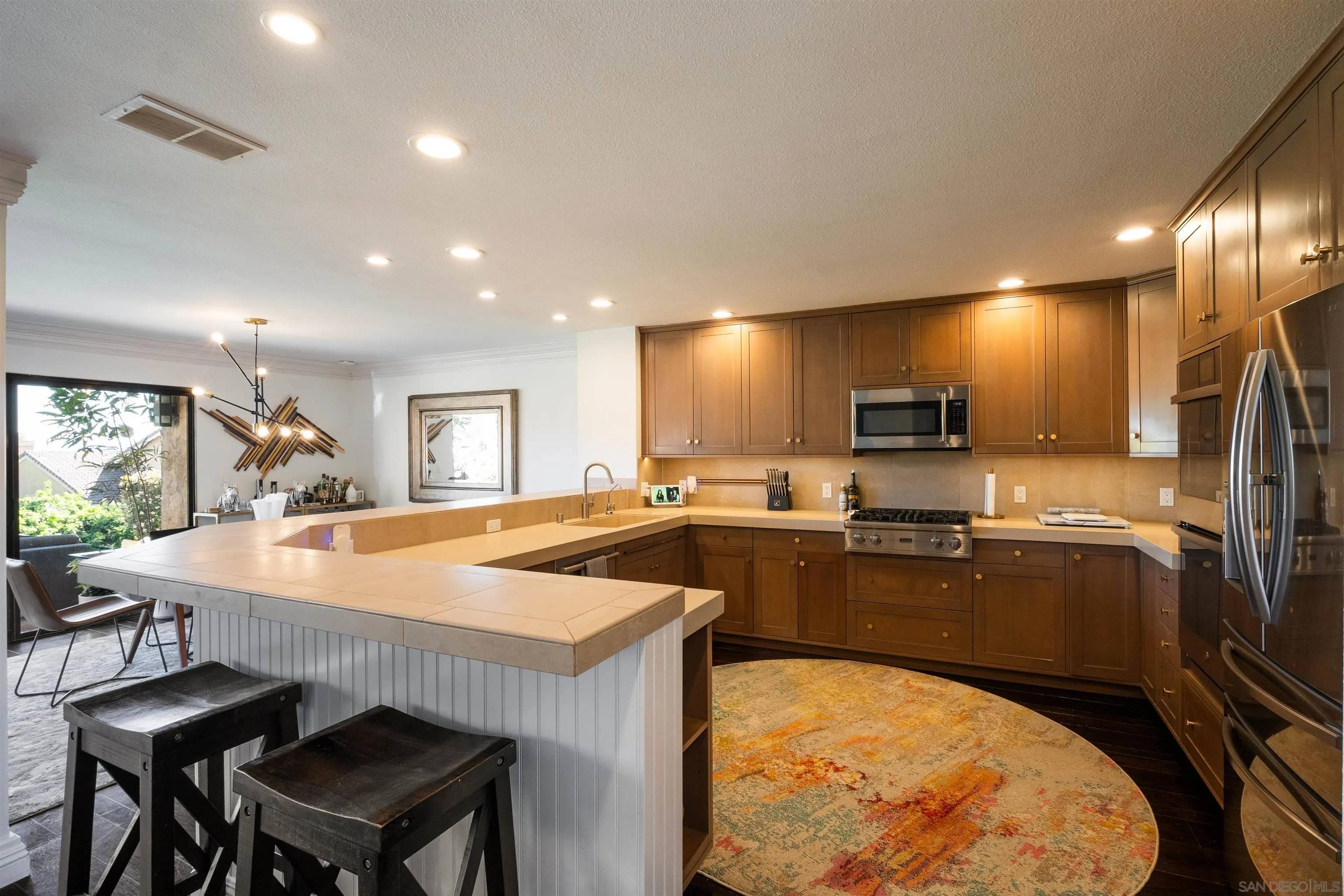 6665 Caminito Sinnecock, San Diego, CA 92037
