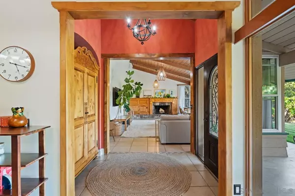 La Mesa, CA 91941,9835 Edgelake Dr