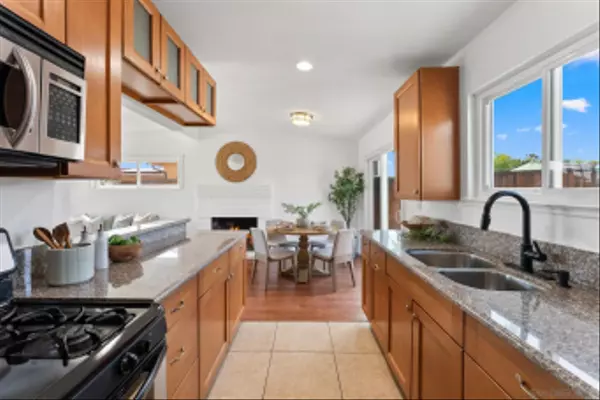 San Diego, CA 92117,4812 Appleton