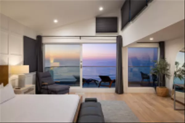 La Jolla, CA 92037,1624 Torrey Pines Rd