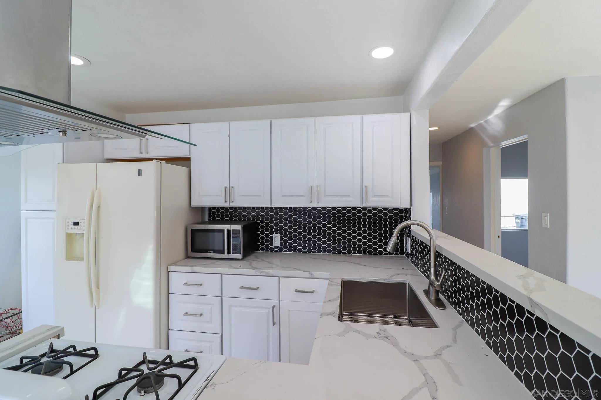 San Ysidro, CA 92173,110 W Hall