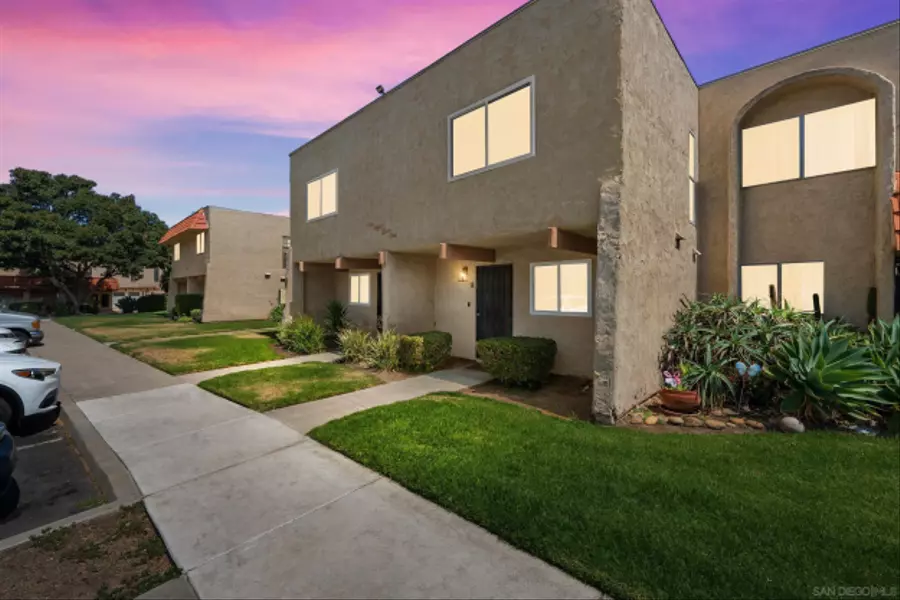 6821 Alvarado Rd #8, San Diego, CA 92120