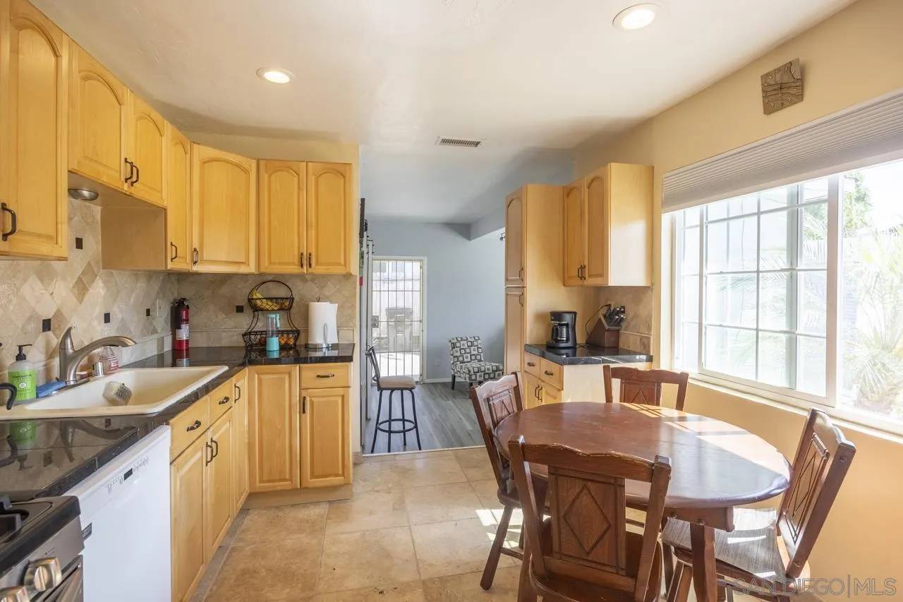 San Diego, CA 92115,4033 Loma Alta Dr