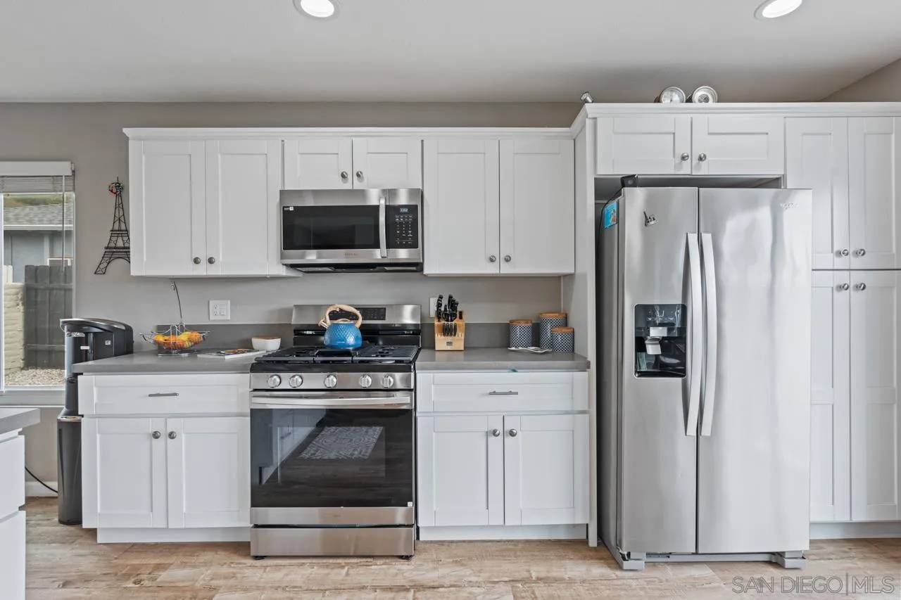 Poway, CA 92064,13637 Los Olivos Ave