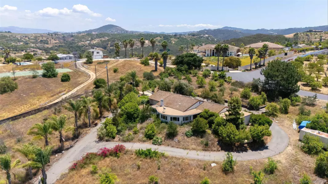 10171 CIRCLE R DRIVE, Valley Center, CA 92082