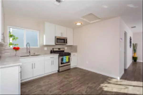 San Diego, CA 92102,3082 Island Ave