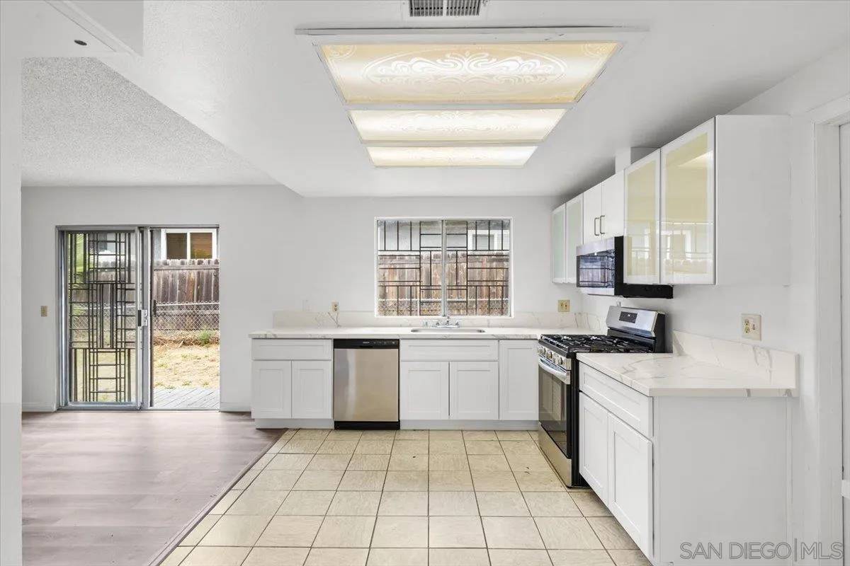 Spring Valley, CA 91977,9616 Apple Street