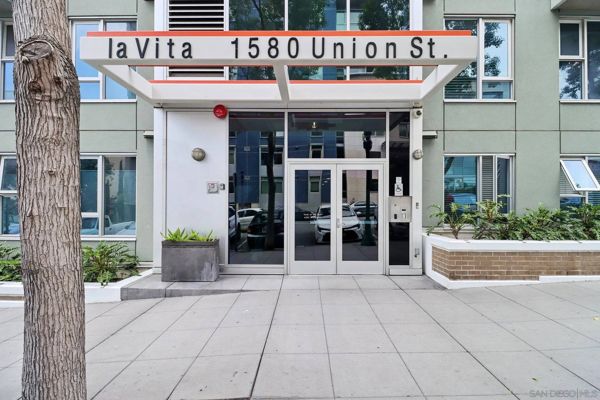 San Diego, CA 92101,1580 Union St #205