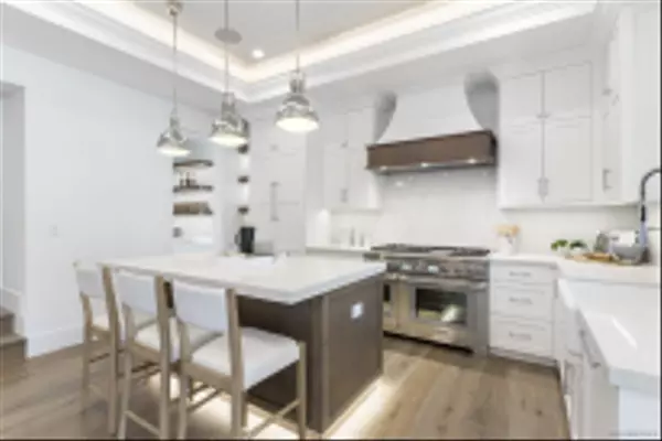 La Jolla, CA 92037,462 Westbourne Street