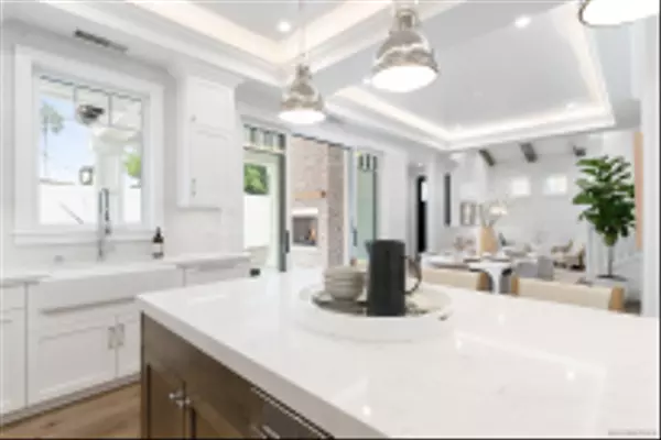 La Jolla, CA 92037,462 Westbourne Street