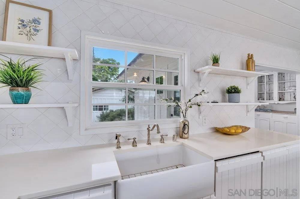 San Diego, CA 92107,4154 Hill St