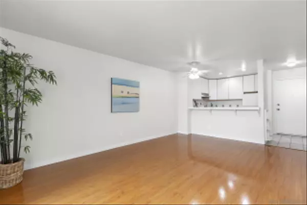 San Diego, CA 92117,4060 Huerfano Ave #205