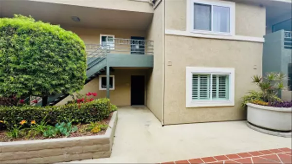 San Diego, CA 92122,7425 Charmant Dr #2809