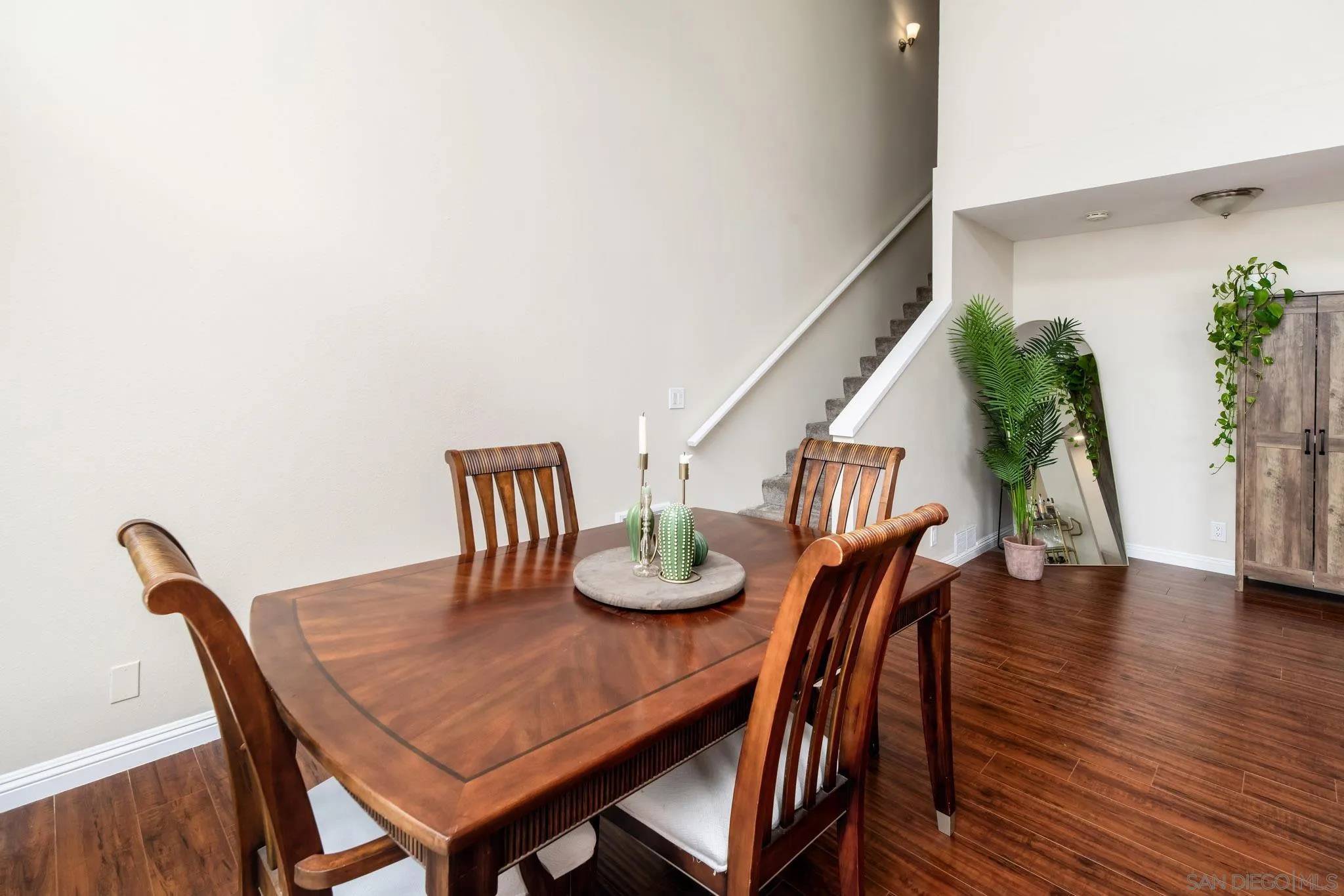 Carlsbad, CA 92009,2544 Navarra Dr #4