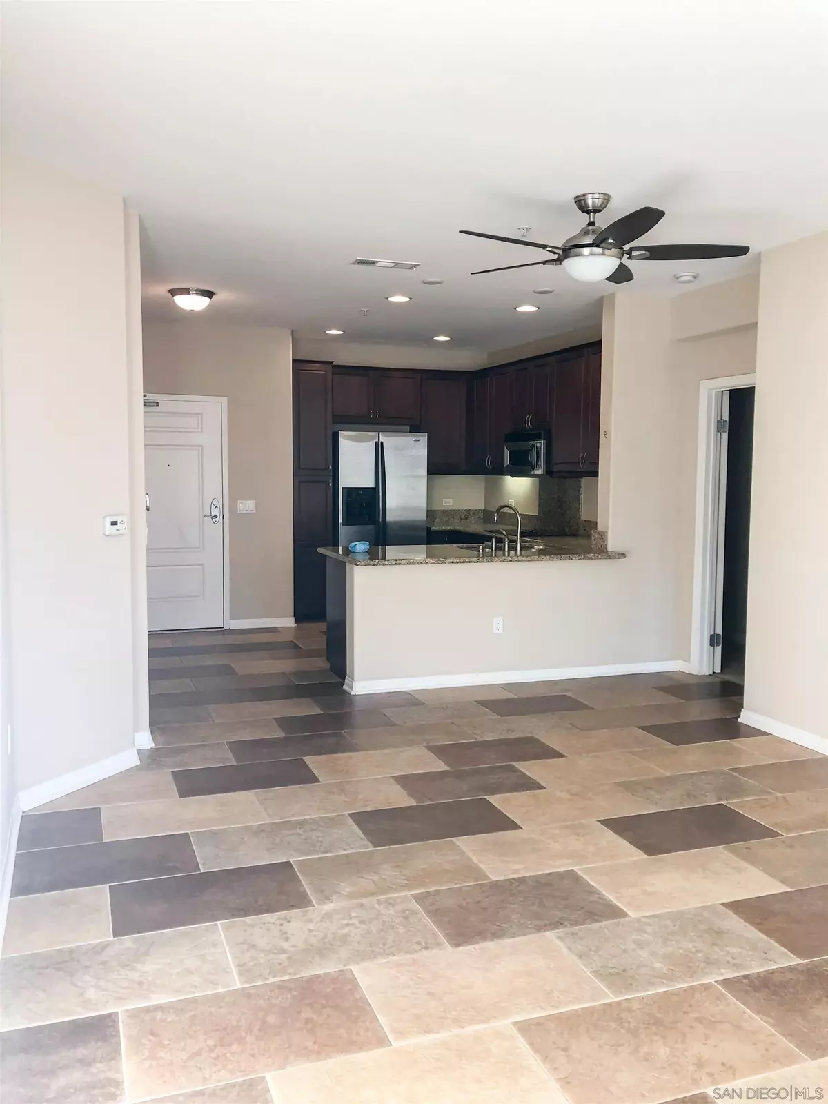 San Diego, CA 92130,3877 Pell Pl #222