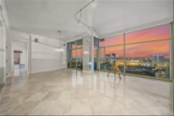 San Diego, CA 92101,800 The Mark Ln #2903