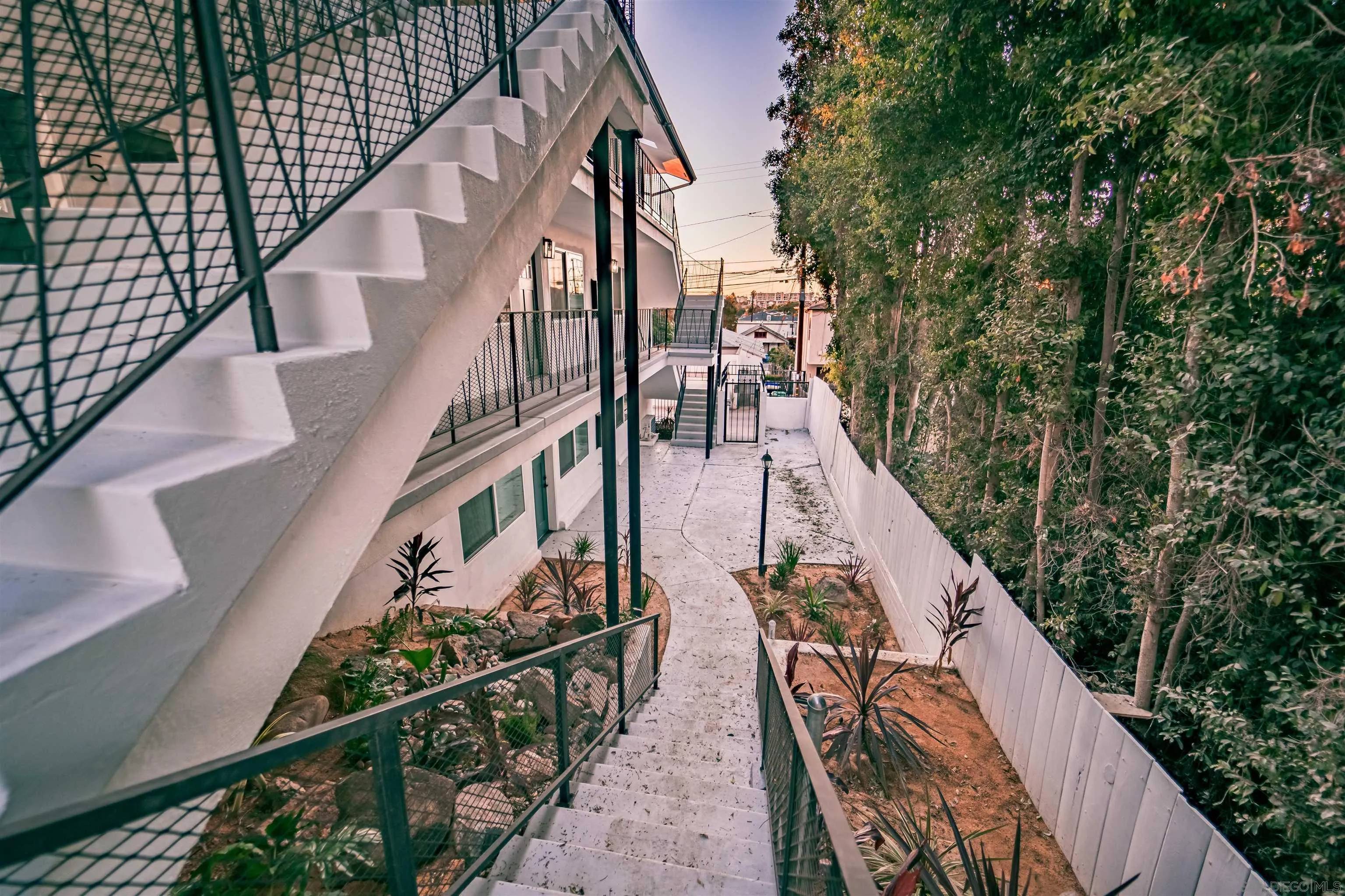 San Diego, CA 92104,3776 Villa Ter