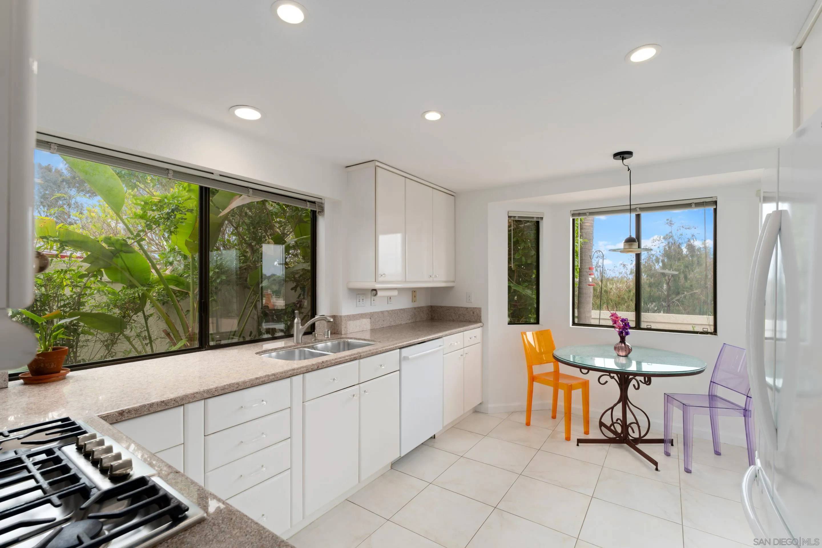 Carlsbad, CA 92010,2748 Olympia Dr